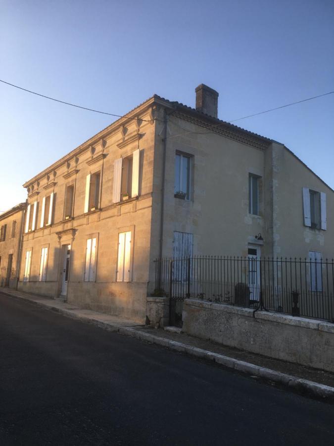 La Maison Blanche A Saint-Yzans-De-Medoc Exterior photo